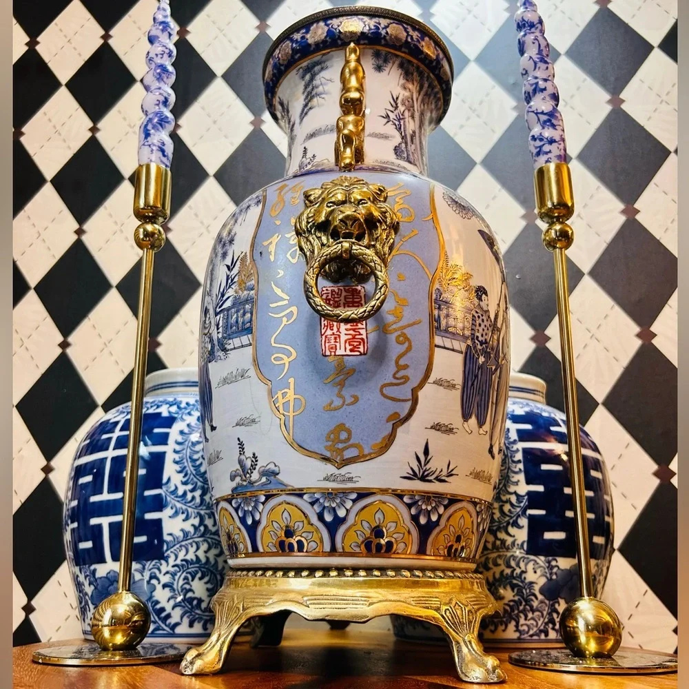 Classic Blue & White Lion-Head Chinoiserie Vase on Gilt Base – 16.5” Vintage Lux